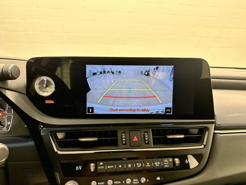 Certified 2025 Lexus ES 350 w/ Premium Package FWD image 25