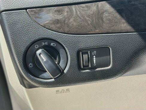 Used 2018 Dodge Grand Caravan SE w/ UConnect Hands-Free Group FWD image 14