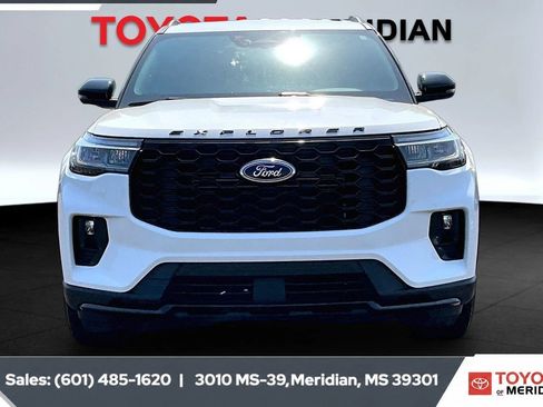 Used 2025 Ford Explorer ST-Line AWD/4WD image 3