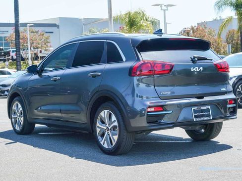 Certified 2022 Kia Niro EX FWD image 6