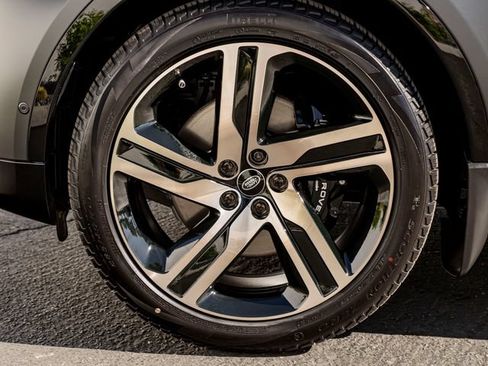 New 2026 Land Rover Discovery Limited Edition AWD/4WD image 11
