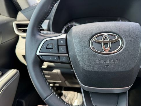 Used 2022 Toyota Highlander LE FWD image 37