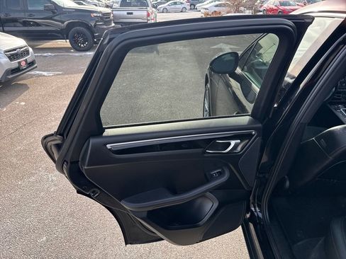 Used 2019 Porsche Macan image 39