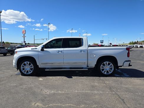 Certified 2025 Chevrolet Silverado 1500 High Country w/ High Country Premium Package AWD/4WD image 2