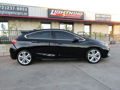 Used 2017 Chevrolet Cruze Premier image 5