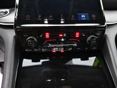 Used 2023 Jeep Grand Cherokee Limited image 9