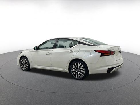 Used 2025 Nissan Altima 2.5 SV FWD image 7