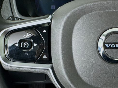 Used 2025 Volvo XC90 B6 Plus image 13