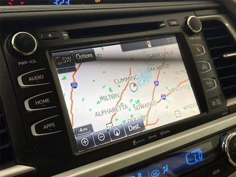 Used 2017 Toyota Highlander XLE FWD image 7