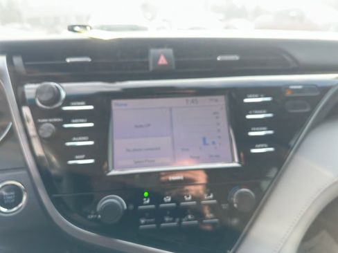 Used 2020 Toyota Camry LE image 11