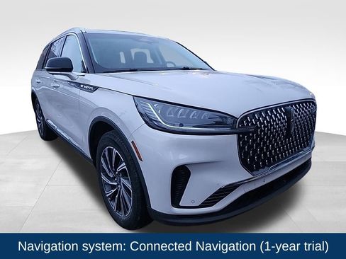 Used 2025 Lincoln Aviator AWD image 13