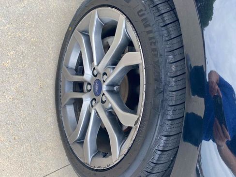 Used 2017 Ford Fusion SE w/ Equipment Group 201A FWD image 10