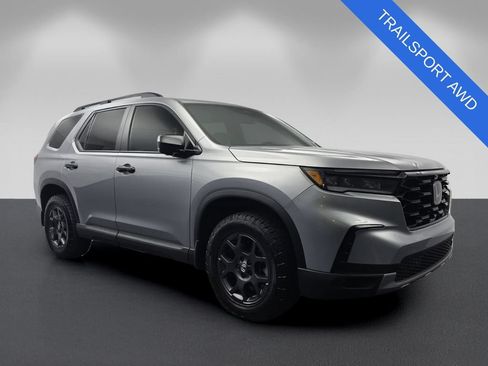 Used 2025 Honda Pilot TrailSport image 1