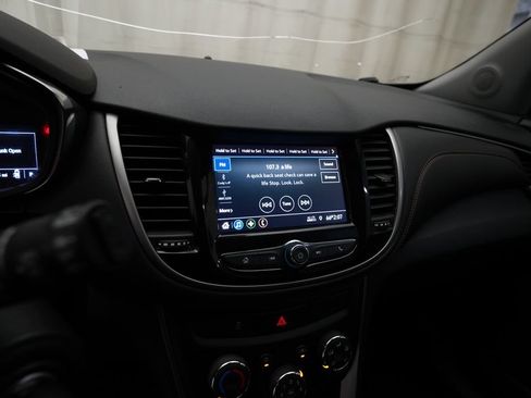 Used 2020 Chevrolet Trax LT FWD image 6