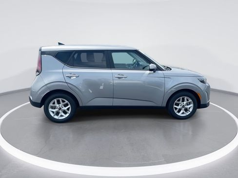 Certified 2025 Kia Soul LX w/ LX Technology Package FWD image 9