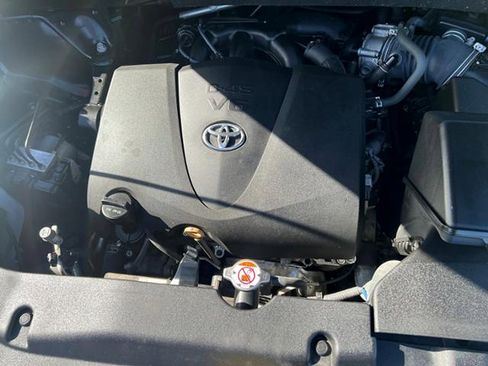 Used 2018 Toyota Highlander XLE AWD/4WD image 10