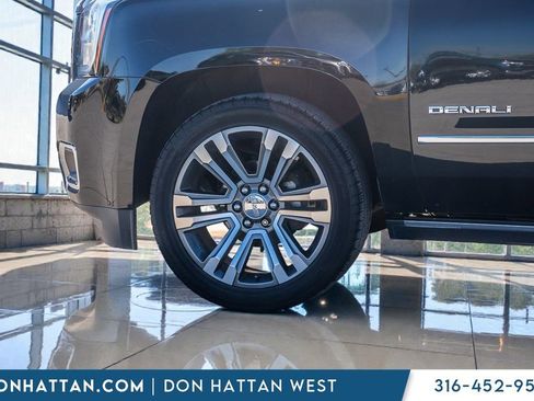 Used 2019 GMC Yukon Denali w/ Denali Ultimate Package AWD/4WD image 42