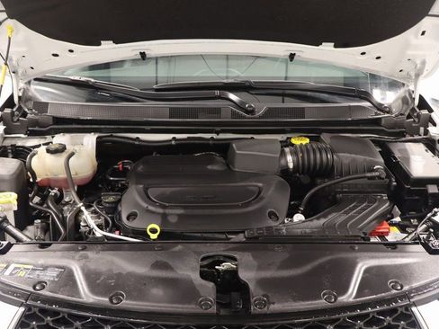 Used 2025 Chrysler Pacifica Select FWD image 24