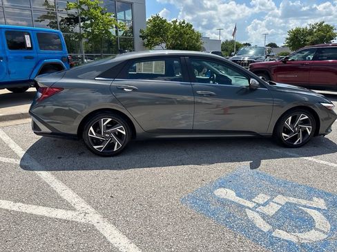 Used 2024 Hyundai Elantra Limited FWD image 34