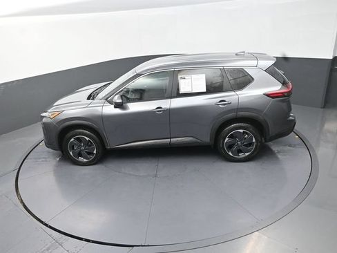 Used 2024 Nissan Rogue SV AWD/4WD image 14
