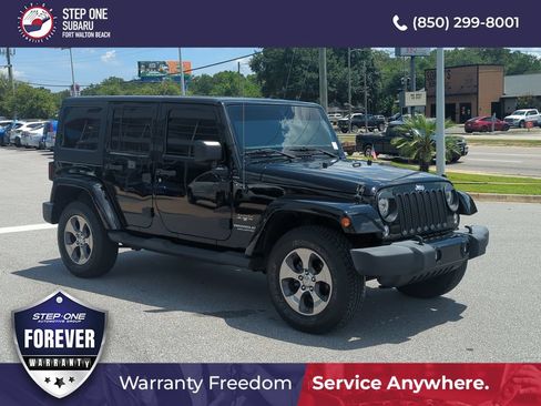 Used 2017 Jeep Wrangler Unlimited Sahara w/ Connectivity Group AWD/4WD image 9