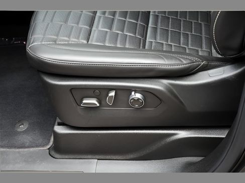 Used 2025 Cadillac Escalade Sport Platinum w/ LPO, Floor Liner Package AWD/4WD image 34