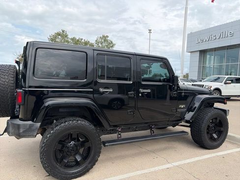 Used 2016 Jeep Wrangler Unlimited Sahara w/ Connectivity Group AWD/4WD image 8
