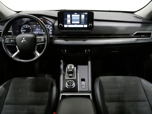 Used 2024 Mitsubishi Outlander SE image 10