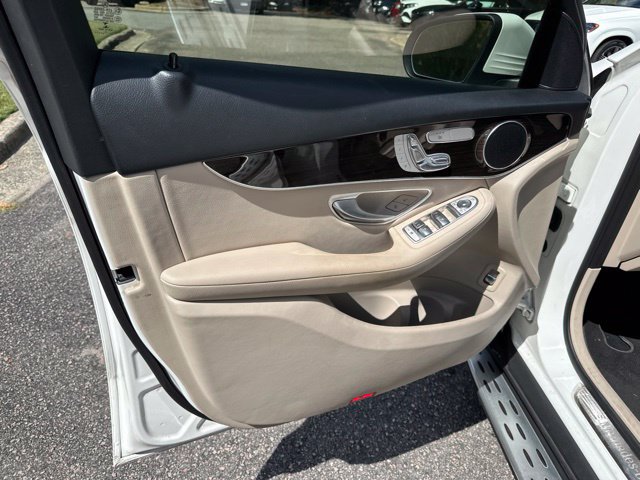 Used 2022 Mercedes-Benz GLC 300 w/ Multimedia Package Lite image 13