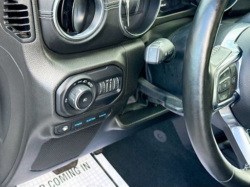 Used 2022 Jeep Wrangler Unlimited Sahara w/ Cold Weather Group AWD/4WD image 11