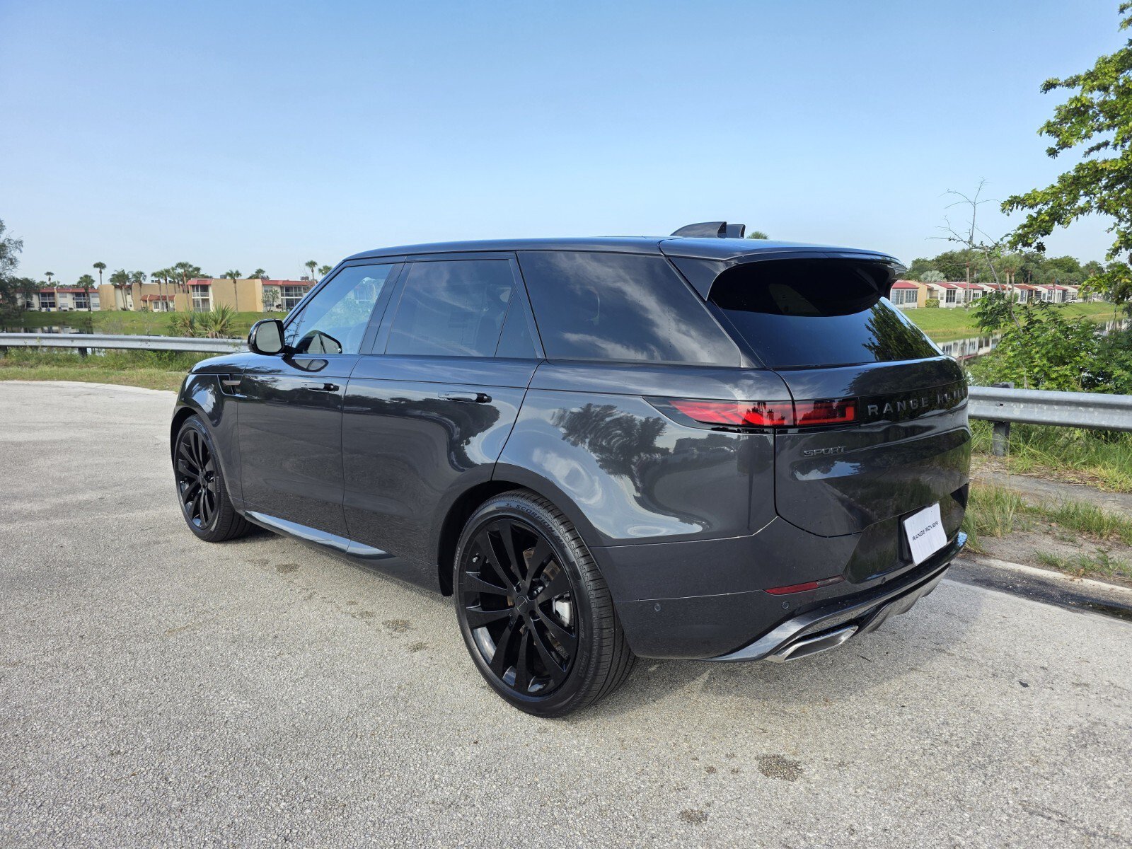 New 2026 Land Rover Range Rover Sport Dynamic SE AWD/4WD image 2