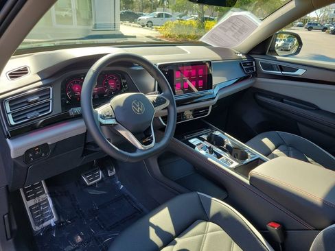 Certified 2025 Volkswagen Atlas Peak Edition SE AWD/4WD image 25