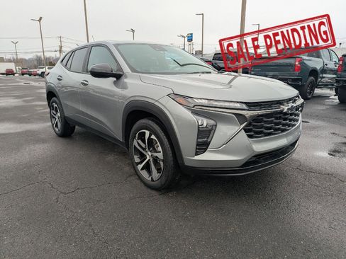 Certified 2024 Chevrolet Trax RS w/ Driver Confidence Package image 1