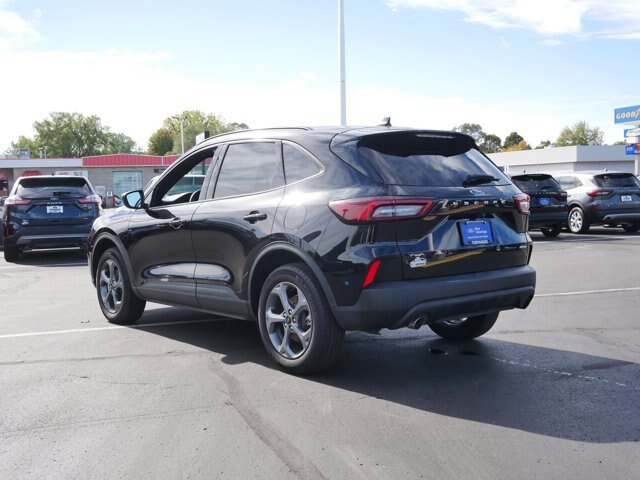 Certified 2025 Ford Escape ST-Line AWD/4WD image 2