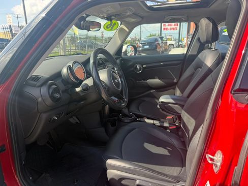 Used 2016 MINI Cooper 4-Door Hardtop w/ Media Package FWD image 8