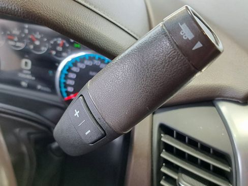 Used 2019 Chevrolet Suburban Premier image 16