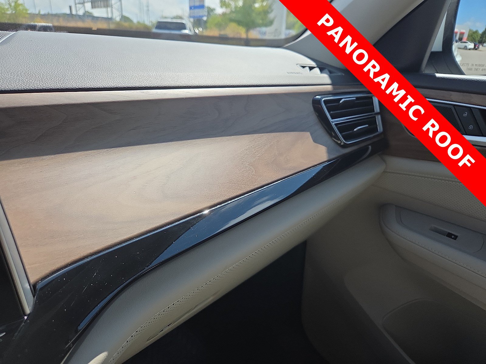 Used 2024 Volkswagen Atlas SE w/ Panoramic Sunroof Package FWD image 22
