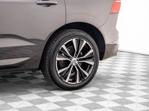 Used 2025 Volvo XC60 B5 Plus image 33