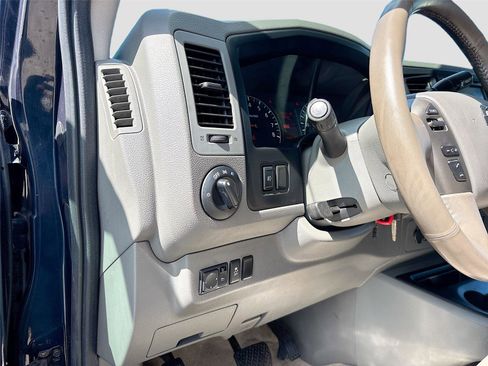 Used 2016 Nissan NV 3500 SL image 11