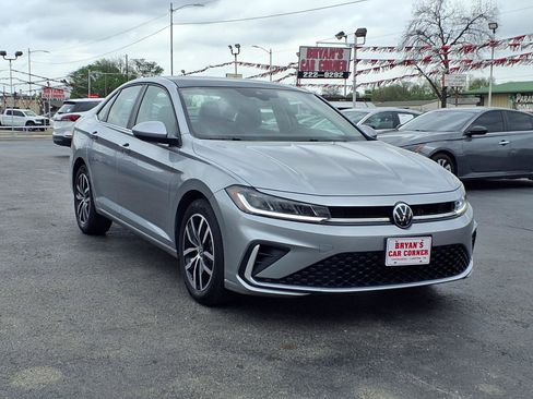 Used 2025 Volkswagen Jetta SE FWD image 23