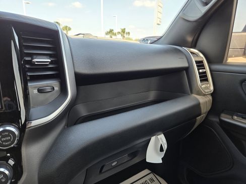 New 2026 RAM 1500 Express AWD/4WD image 32
