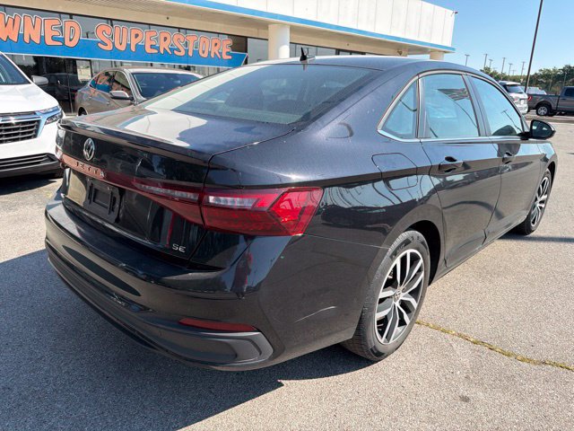Used 2025 Volkswagen Jetta SE FWD image 3