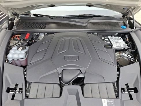 Used 2025 Porsche Cayenne w/ Premium Package Plus image 33