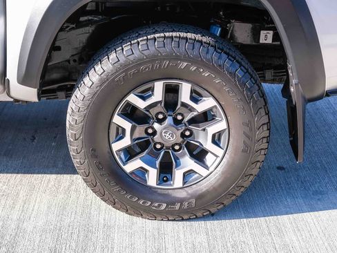 Certified 2022 Toyota Tacoma TRD Off-Road w/ TRD Premium Off Road Package AWD/4WD image 9