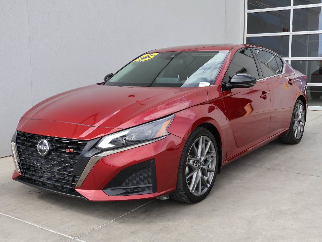 Used 2023 Nissan Altima 2.0 SR FWD image 1
