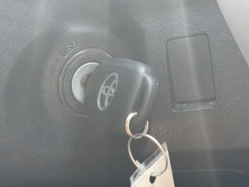 Used 2015 Toyota RAV4 XLE FWD image 27