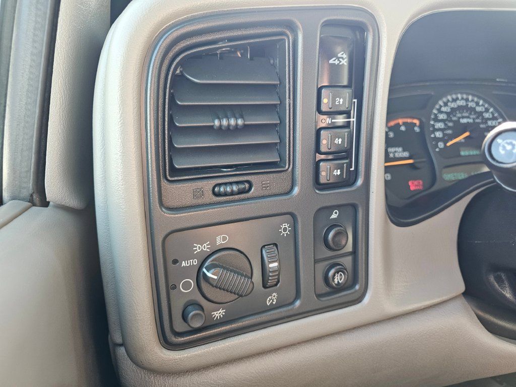 Used 2003 Chevrolet Silverado 2500 LT AWD/4WD image 29