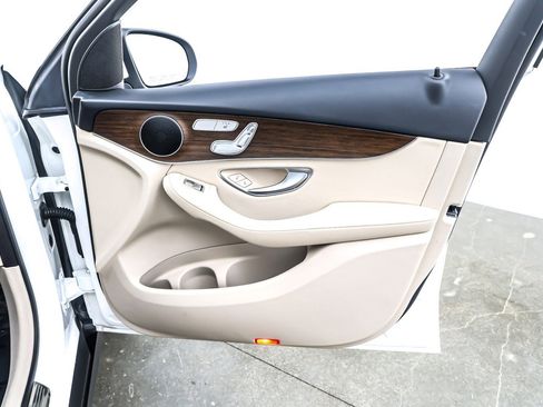 Certified 2022 Mercedes-Benz GLC 300 image 24