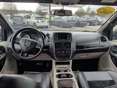 Used 2018 Dodge Grand Caravan SXT FWD image 20