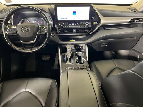 Used 2023 Toyota Highlander XLE image 24